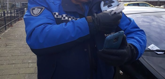 Man rijdt in op handhaver na bekeuring - Gemeente.nu