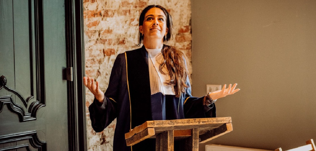 ‘Een feestje van de ceremonie maken’