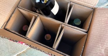 afleveren dozen wijn is laden en lossen